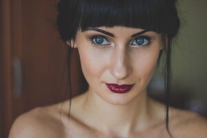 Jak zadbać o swoje dłonie i paznokcie latem?