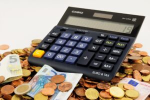 Fryzury dla dziewczynek na różne okazje: urocze uczesania krok po kroku
