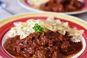 Doskonały Gulasz: Sekrety Perfekcyjnego Dania